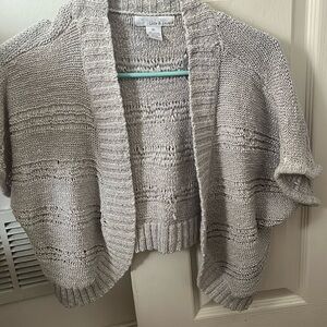 XL girls/tween grey cropped sweater.Perfect for this time of year!